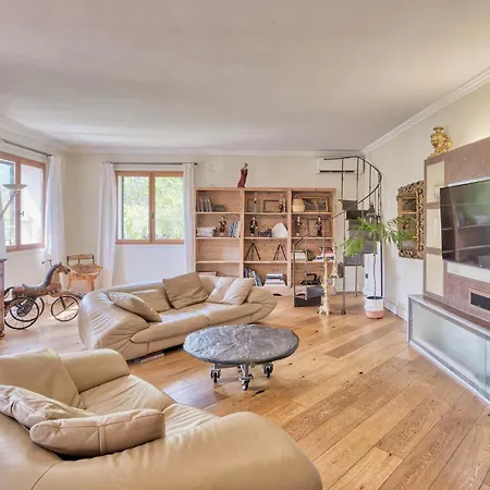 Gorgeous In Prela Nyaraló